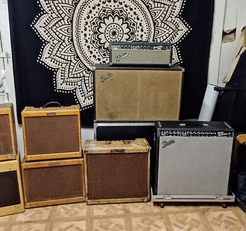 quiteAFewFenderAmps2